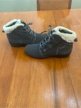 Earth Origins Cooper Gray Suede Boots Water Resistant Ankle Boots Size 8.5